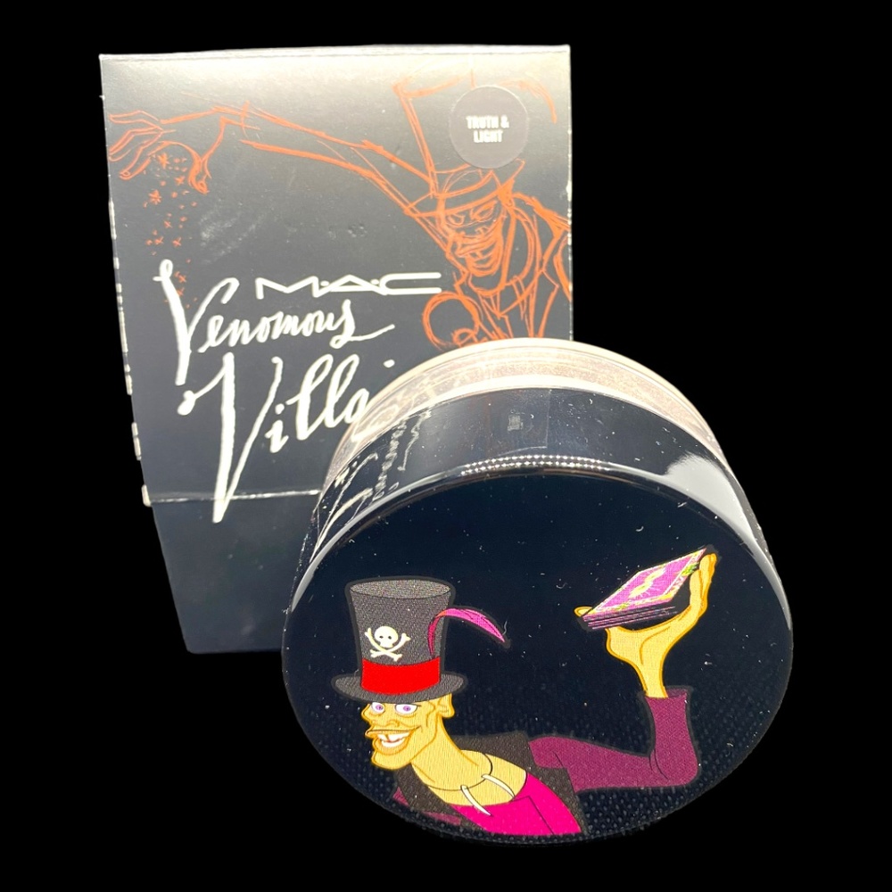 MAC Disney Villains Magically Cool liquid powder